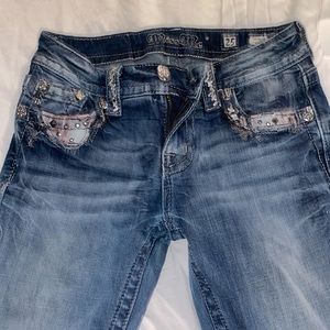 never wore these out, just been sitting in my closet. i need to free up space !